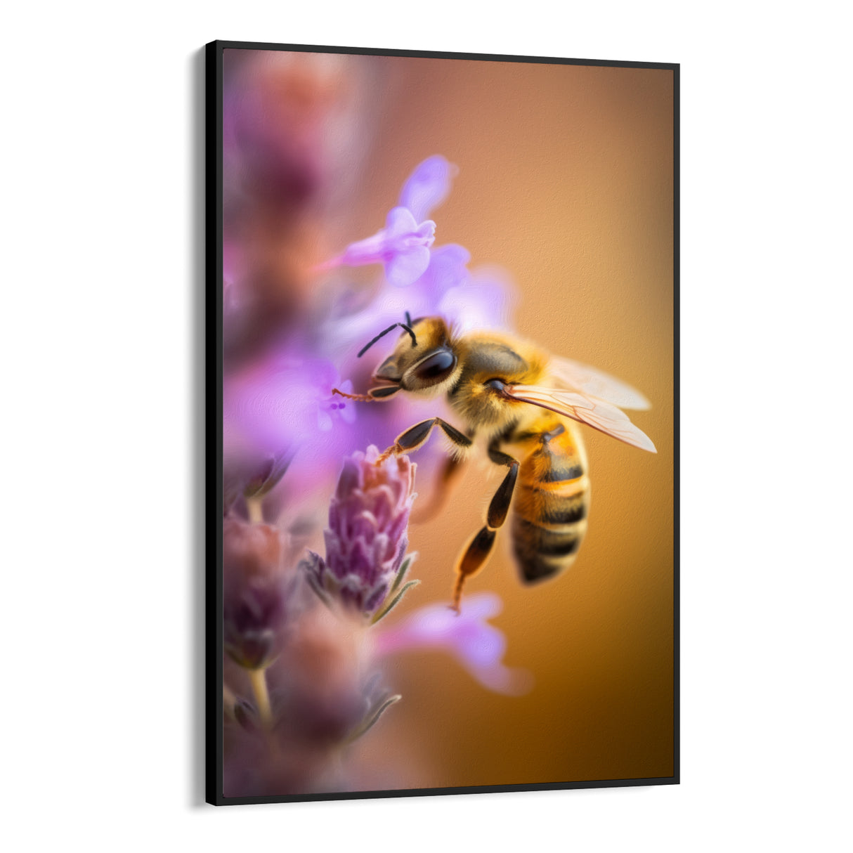 Abeja entre los pétalos