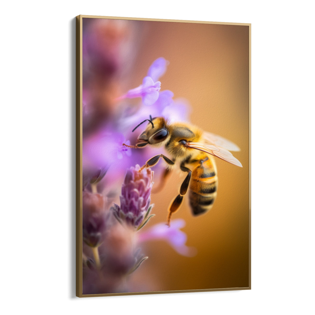 Abeja entre los pétalos