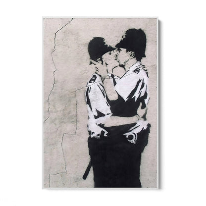 Besando a los cobres, Banksy